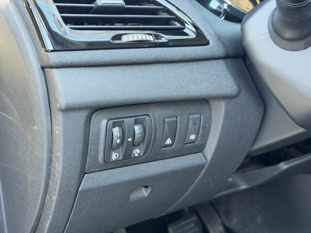 Черный Рено Меган, объемом двигателя 1.5 л и пробегом 245 тыс. км за 7950 $, фото 7 на Automoto.ua