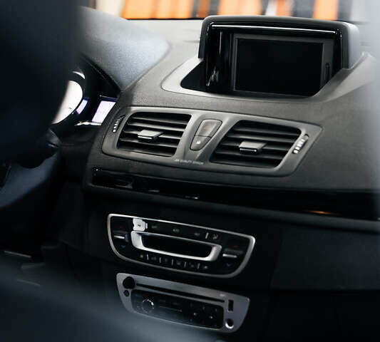 Черный Рено Меган, объемом двигателя 1.46 л и пробегом 290 тыс. км за 8400 $, фото 35 на Automoto.ua