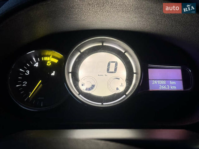 Рено Меган 2013 в Коломые на Automoto.ua Черный Рено Меган, объемом двигателя 1.5 л и пробегом 241 тыс. км за 7650 $, фото 12 на Automoto.ua