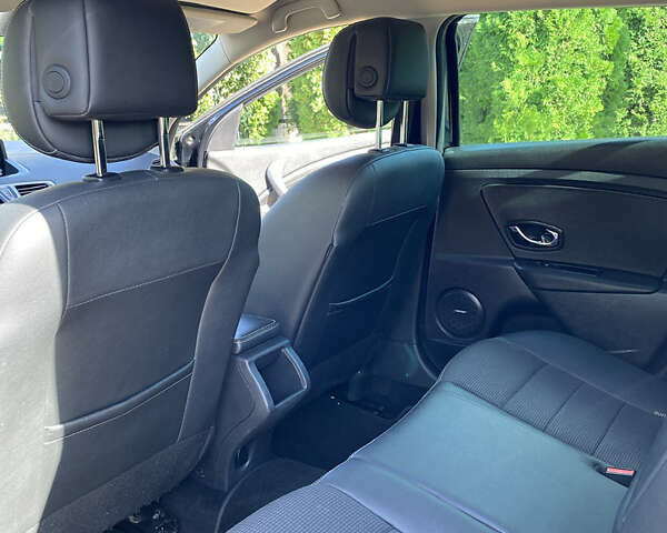 Черный Рено Меган, объемом двигателя 1.5 л и пробегом 230 тыс. км за 10480 $, фото 27 на Automoto.ua