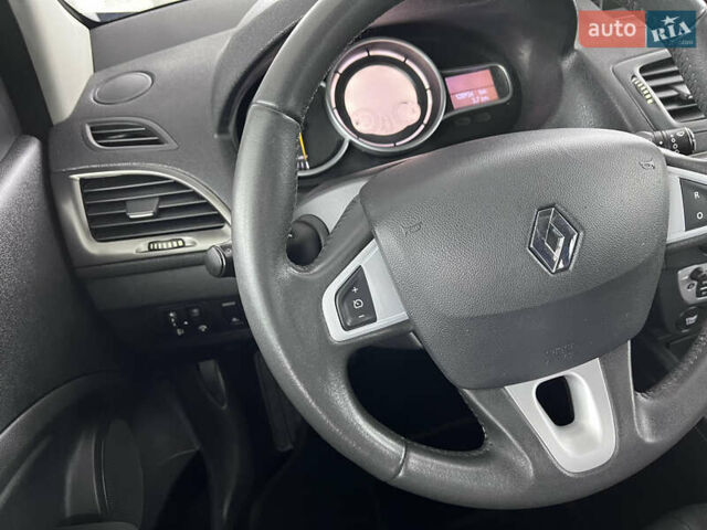 Чорний Рено Меган, об'ємом двигуна 1.6 л та пробігом 128 тис. км за 8900 $, фото 74 на Automoto.ua
