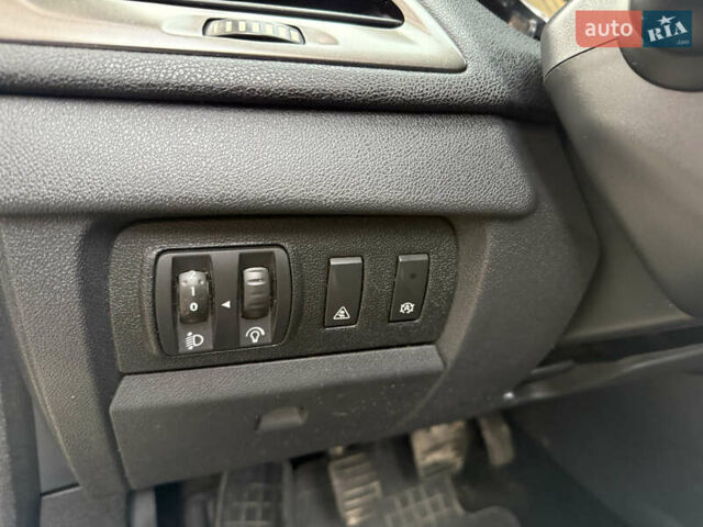 Черный Рено Меган, объемом двигателя 1.5 л и пробегом 221 тыс. км за 9450 $, фото 15 на Automoto.ua