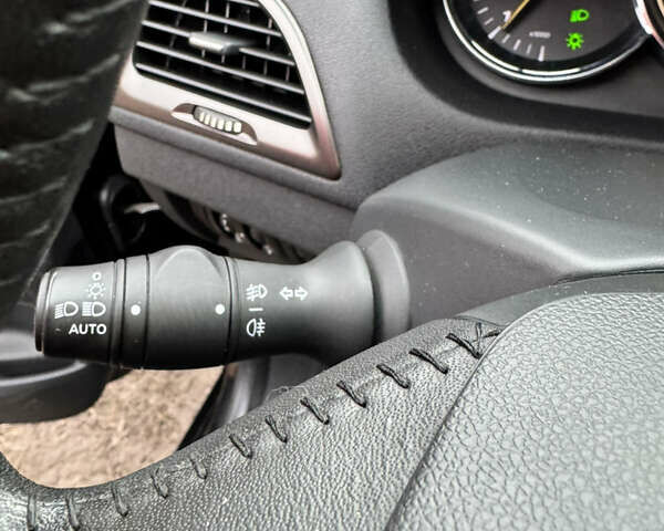 Черный Рено Меган, объемом двигателя 1.5 л и пробегом 101 тыс. км за 9499 $, фото 43 на Automoto.ua