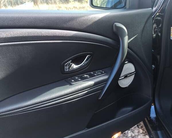 Черный Рено Меган, объемом двигателя 1.2 л и пробегом 242 тыс. км за 9000 $, фото 8 на Automoto.ua