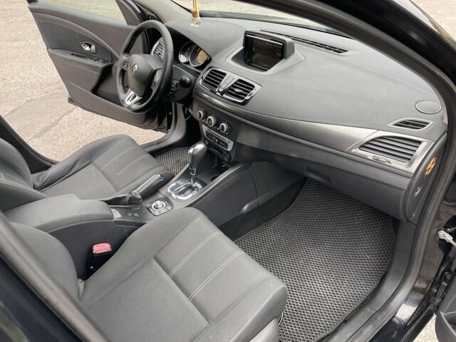 Черный Рено Меган, объемом двигателя 1.5 л и пробегом 260 тыс. км за 7700 $, фото 11 на Automoto.ua