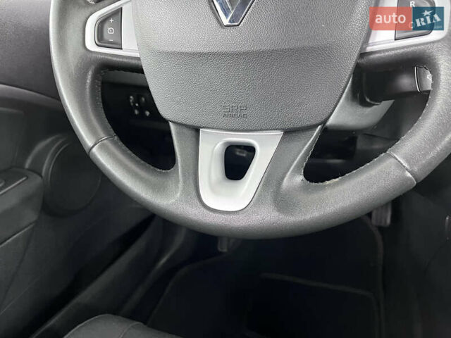 Чорний Рено Меган, об'ємом двигуна 1.6 л та пробігом 128 тис. км за 8900 $, фото 53 на Automoto.ua