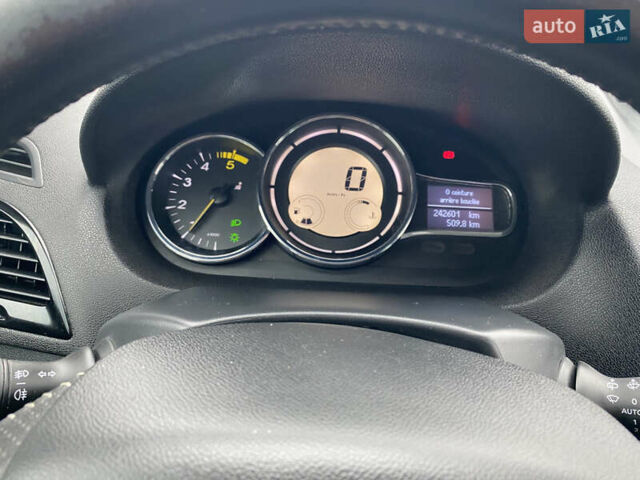 Черный Рено Меган, объемом двигателя 1.6 л и пробегом 243 тыс. км за 8450 $, фото 24 на Automoto.ua