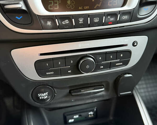 Черный Рено Меган, объемом двигателя 1.5 л и пробегом 221 тыс. км за 9450 $, фото 13 на Automoto.ua