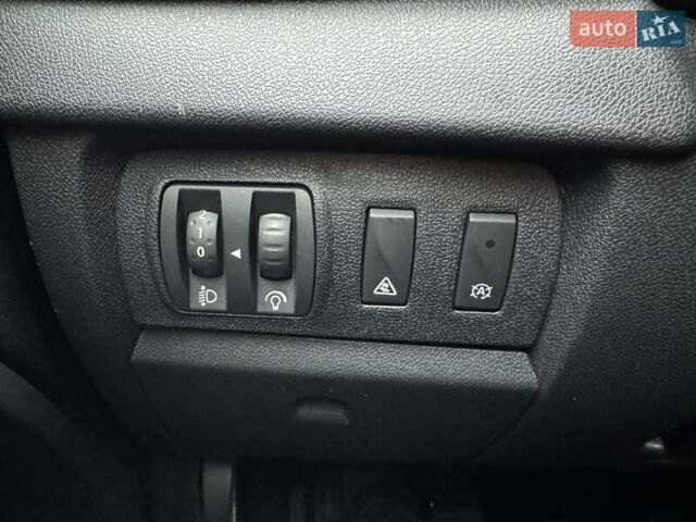 Черный Рено Меган, объемом двигателя 1.5 л и пробегом 205 тыс. км за 11150 $, фото 27 на Automoto.ua