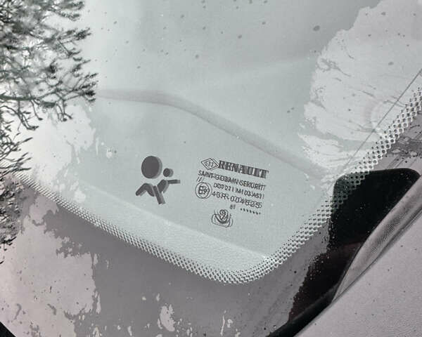 Черный Рено Меган, объемом двигателя 1.5 л и пробегом 101 тыс. км за 9499 $, фото 26 на Automoto.ua