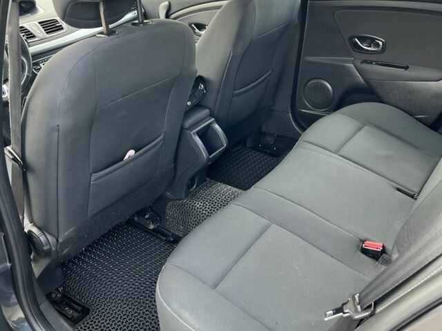 Черный Рено Меган, объемом двигателя 1.5 л и пробегом 280 тыс. км за 8800 $, фото 7 на Automoto.ua