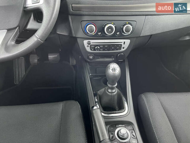 Чорний Рено Меган, об'ємом двигуна 1.6 л та пробігом 128 тис. км за 8900 $, фото 55 на Automoto.ua