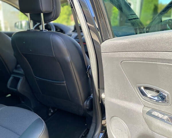 Черный Рено Меган, объемом двигателя 1.5 л и пробегом 230 тыс. км за 10480 $, фото 28 на Automoto.ua