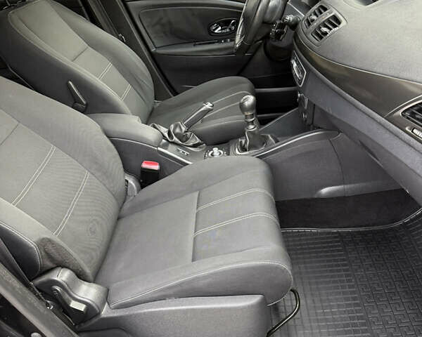 Черный Рено Меган, объемом двигателя 1.5 л и пробегом 221 тыс. км за 9450 $, фото 10 на Automoto.ua