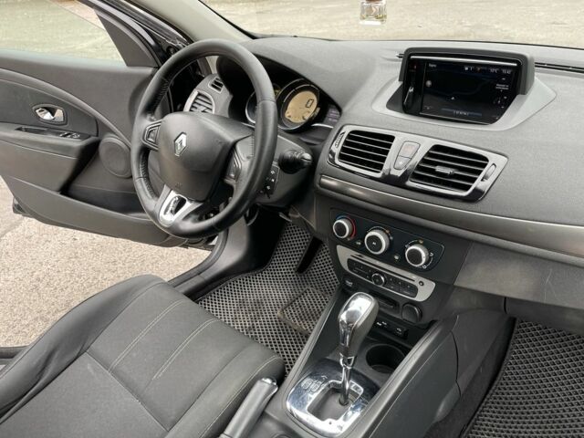 Черный Рено Меган, объемом двигателя 1.5 л и пробегом 260 тыс. км за 7700 $, фото 12 на Automoto.ua