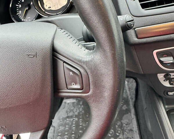 Черный Рено Меган, объемом двигателя 1.5 л и пробегом 101 тыс. км за 9499 $, фото 33 на Automoto.ua