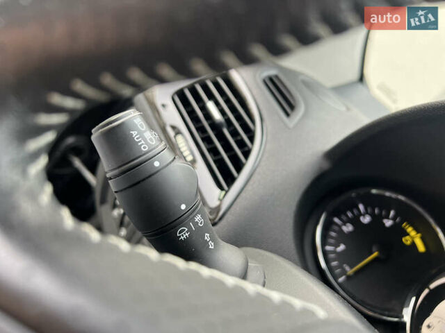 Черный Рено Меган, объемом двигателя 1.6 л и пробегом 221 тыс. км за 10900 $, фото 29 на Automoto.ua