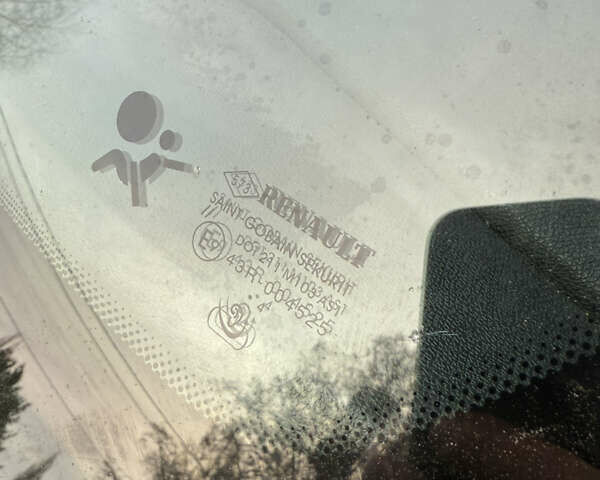 Черный Рено Меган, объемом двигателя 1.5 л и пробегом 221 тыс. км за 9450 $, фото 21 на Automoto.ua