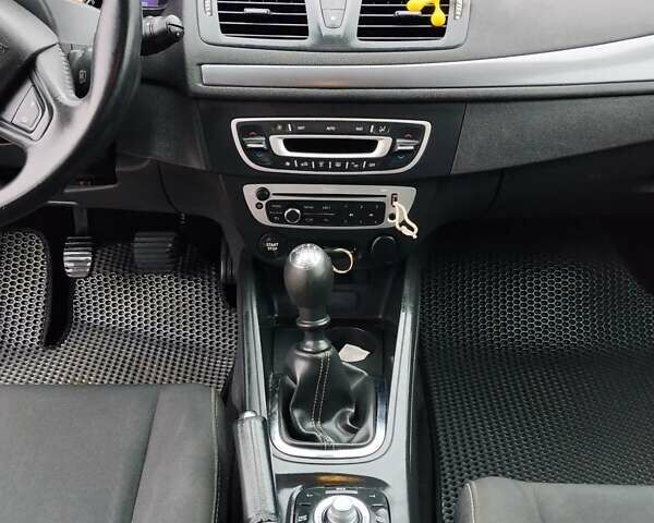 Черный Рено Меган, объемом двигателя 1.5 л и пробегом 186 тыс. км за 7600 $, фото 4 на Automoto.ua