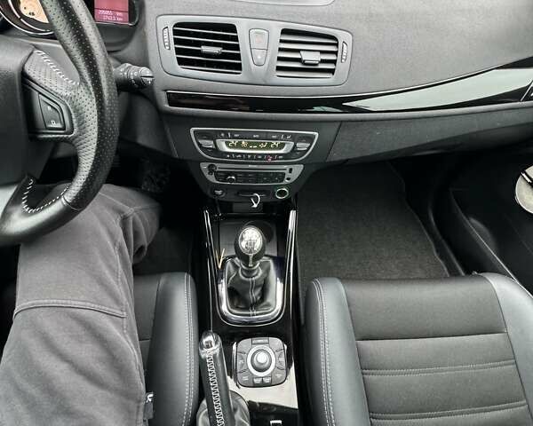 Черный Рено Меган, объемом двигателя 1.5 л и пробегом 205 тыс. км за 11150 $, фото 32 на Automoto.ua