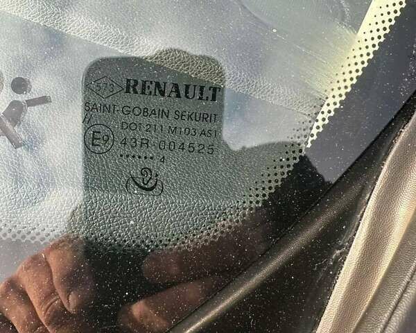 Черный Рено Меган, объемом двигателя 1.5 л и пробегом 256 тыс. км за 8800 $, фото 27 на Automoto.ua