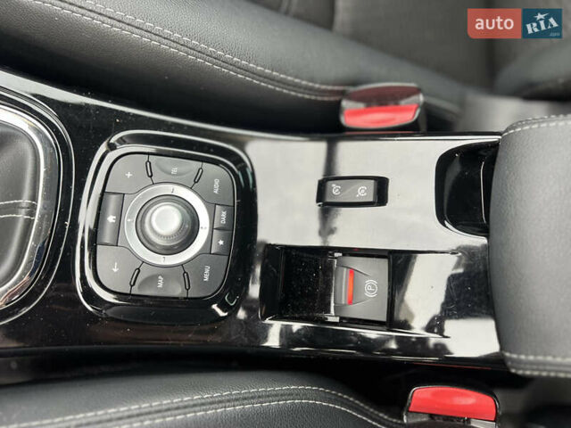 Черный Рено Меган, объемом двигателя 1.6 л и пробегом 221 тыс. км за 10900 $, фото 25 на Automoto.ua