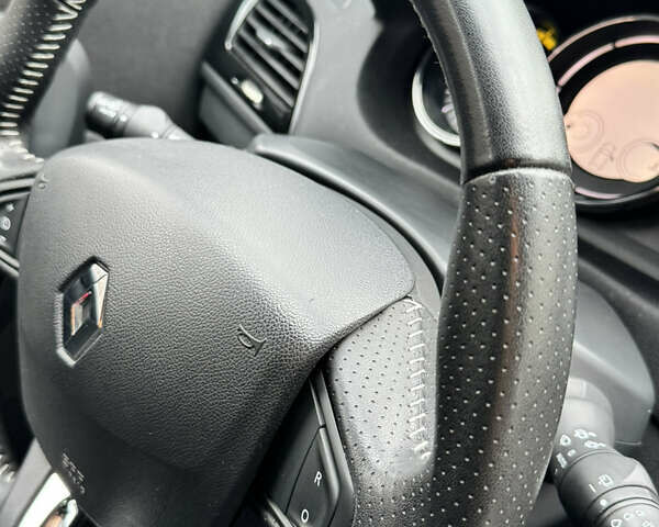 Черный Рено Меган, объемом двигателя 1.5 л и пробегом 207 тыс. км за 10900 $, фото 47 на Automoto.ua