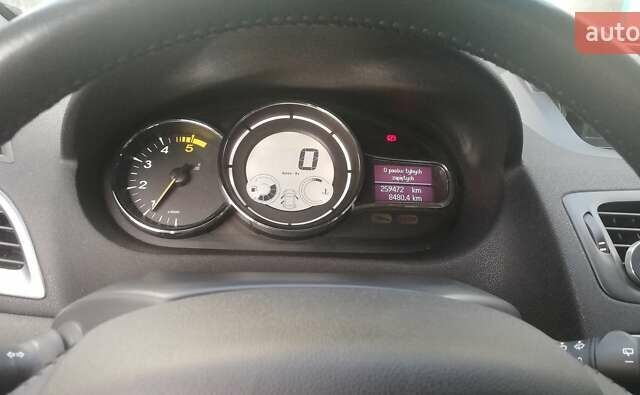 Черный Рено Меган, объемом двигателя 1.5 л и пробегом 260 тыс. км за 9500 $, фото 9 на Automoto.ua