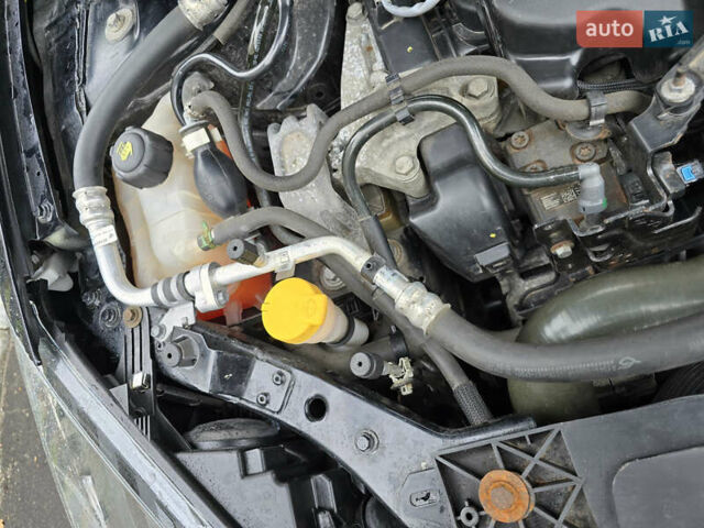 Черный Рено Меган, объемом двигателя 1.5 л и пробегом 207 тыс. км за 10900 $, фото 89 на Automoto.ua