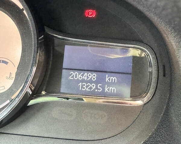 Черный Рено Меган, объемом двигателя 1.5 л и пробегом 207 тыс. км за 10900 $, фото 52 на Automoto.ua