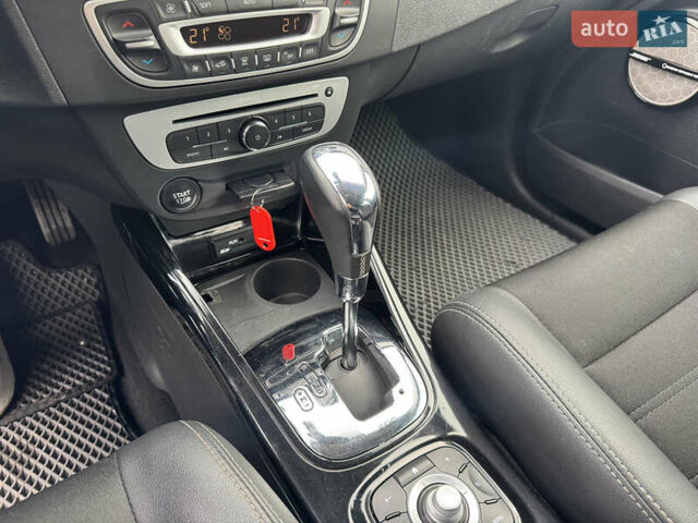 Чорний Рено Меган, об'ємом двигуна 1.46 л та пробігом 233 тис. км за 9500 $, фото 54 на Automoto.ua