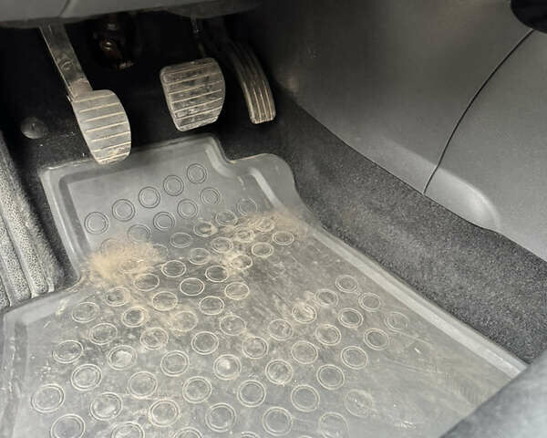 Черный Рено Меган, объемом двигателя 1.5 л и пробегом 207 тыс. км за 10900 $, фото 66 на Automoto.ua