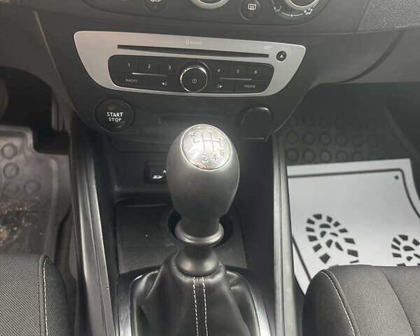 Черный Рено Меган, объемом двигателя 1.5 л и пробегом 254 тыс. км за 9550 $, фото 28 на Automoto.ua