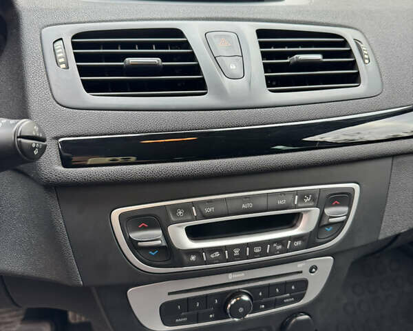 Черный Рено Меган, объемом двигателя 1.5 л и пробегом 207 тыс. км за 10900 $, фото 56 на Automoto.ua