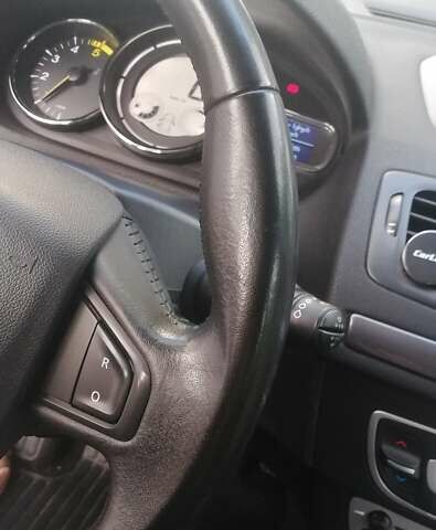 Черный Рено Меган, объемом двигателя 1.5 л и пробегом 260 тыс. км за 9500 $, фото 8 на Automoto.ua