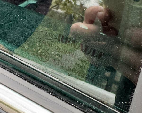 Черный Рено Меган, объемом двигателя 1.5 л и пробегом 207 тыс. км за 10900 $, фото 23 на Automoto.ua