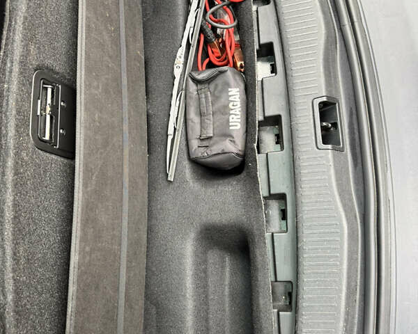 Черный Рено Меган, объемом двигателя 1.5 л и пробегом 207 тыс. км за 10900 $, фото 83 на Automoto.ua