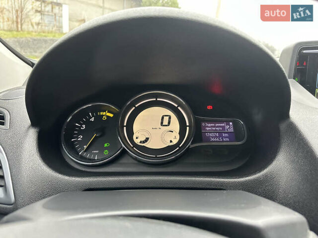 Черный Рено Меган, объемом двигателя 1.46 л и пробегом 176 тыс. км за 9300 $, фото 17 на Automoto.ua