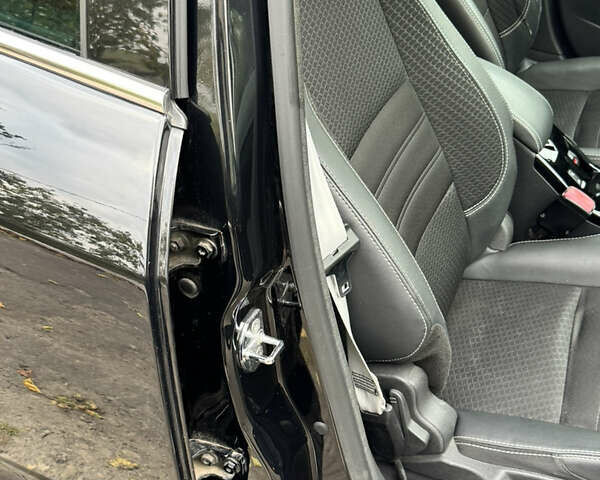 Черный Рено Меган, объемом двигателя 1.5 л и пробегом 207 тыс. км за 10900 $, фото 33 на Automoto.ua