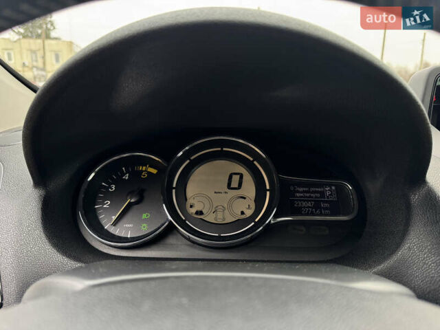 Чорний Рено Меган, об'ємом двигуна 1.46 л та пробігом 233 тис. км за 9500 $, фото 51 на Automoto.ua