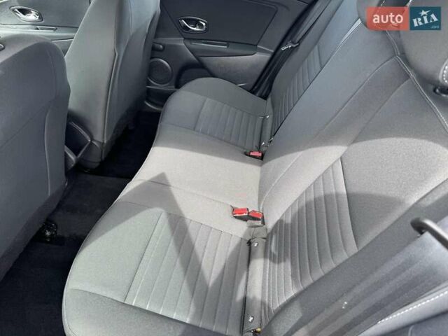 Черный Рено Меган, объемом двигателя 0 л и пробегом 141 тыс. км за 8999 $, фото 6 на Automoto.ua