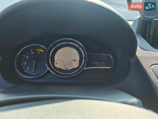 Чорний Рено Меган, об'ємом двигуна 1.46 л та пробігом 233 тис. км за 8500 $, фото 9 на Automoto.ua