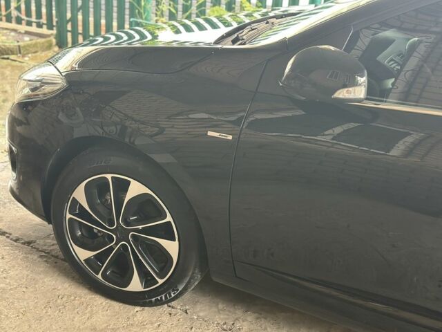 Черный Рено Меган, объемом двигателя 1.6 л и пробегом 210 тыс. км за 11800 $, фото 4 на Automoto.ua