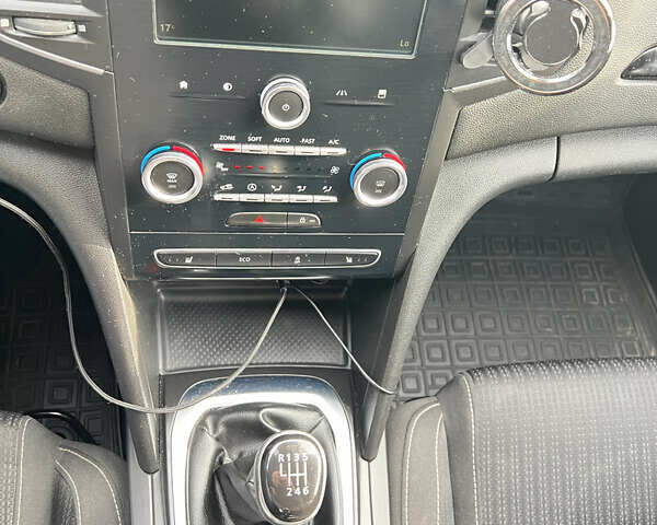 Черный Рено Меган, объемом двигателя 1.46 л и пробегом 160 тыс. км за 11900 $, фото 1 на Automoto.ua