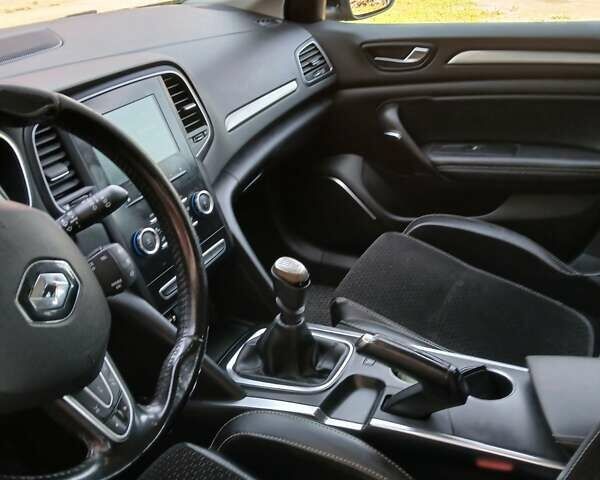 Черный Рено Меган, объемом двигателя 1.5 л и пробегом 257 тыс. км за 12200 $, фото 8 на Automoto.ua