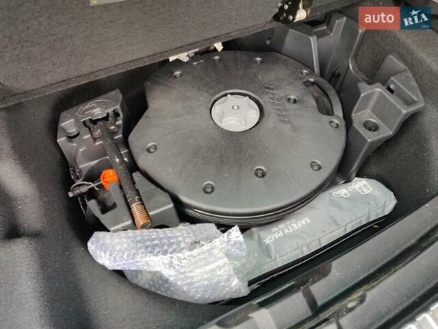 Черный Рено Меган, объемом двигателя 1.6 л и пробегом 219 тыс. км за 14000 $, фото 37 на Automoto.ua