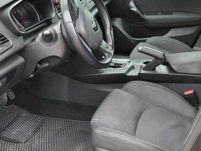 Чорний Рено Меган, об'ємом двигуна 1.46 л та пробігом 212 тис. км за 10800 $, фото 8 на Automoto.ua