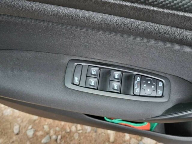 Чорний Рено Меган, об'ємом двигуна 1.46 л та пробігом 212 тис. км за 10800 $, фото 9 на Automoto.ua