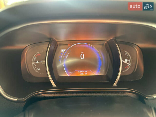 Чорний Рено Меган, об'ємом двигуна 1.46 л та пробігом 178 тис. км за 12700 $, фото 46 на Automoto.ua