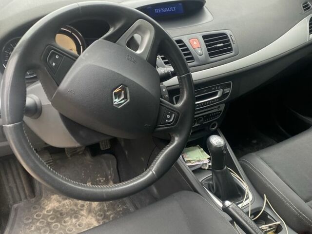 Фіолетовий Рено Меган, об'ємом двигуна 1.6 л та пробігом 231 тис. км за 4999 $, фото 1 на Automoto.ua